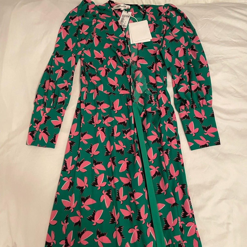 DIANE VON FURSTENBERG
Blade floral-print chiffon midi wrap dress - Picture 2 of 4